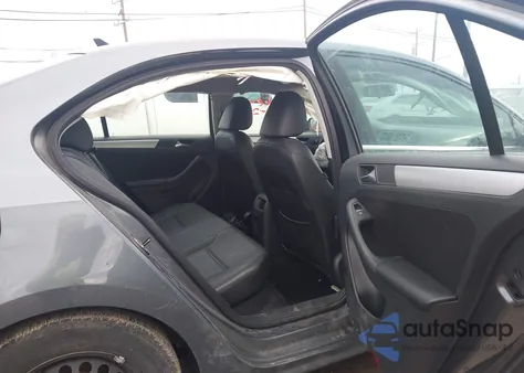 2013 Volkswagen Jetta 2.5L Se z USA, uszkodzony, nr VIN 3VWDX7AJ5DM255448